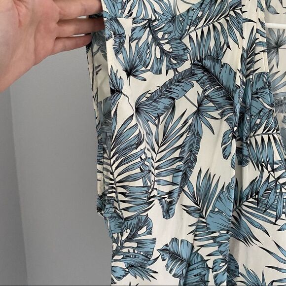 H&M Women’s Short Sleeve Boho Tropical Print V Neck Top - Picture 2 of 7